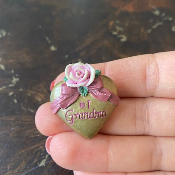 Vintage #1 Grandma Heart and Rose Brooch Pin - Picture 3 of 4